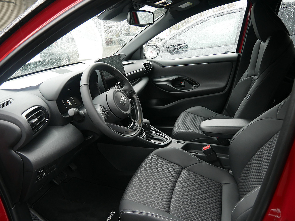 Fahrzeugansicht TOYOTA Yaris Hybrid 1.5 VVT-i Style Plus - Bild 9