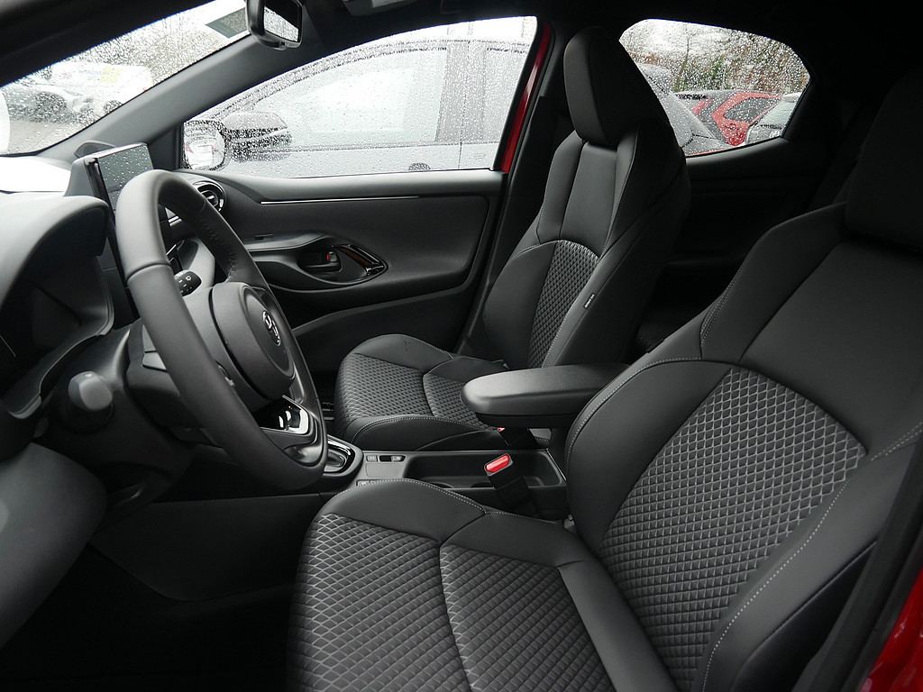 Fahrzeugansicht TOYOTA Yaris Hybrid 1.5 VVT-i Style Plus - Bild 11