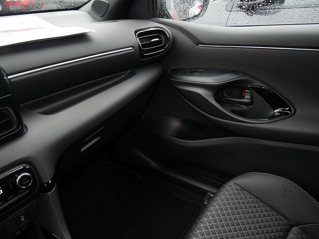 Fahrzeugansicht TOYOTA Yaris Hybrid 1.5 VVT-i Style Plus - Bild 22