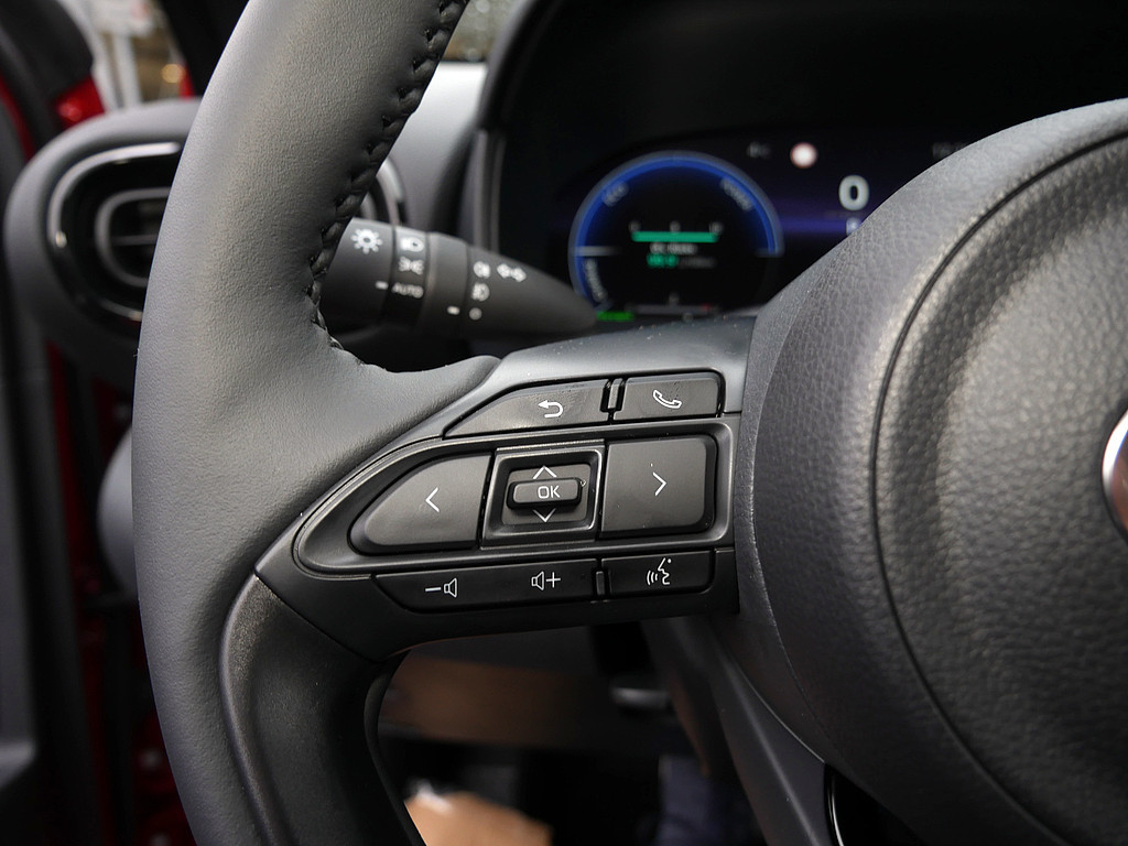 Fahrzeugansicht TOYOTA Yaris Hybrid 1.5 VVT-i Style Plus - Bild 25