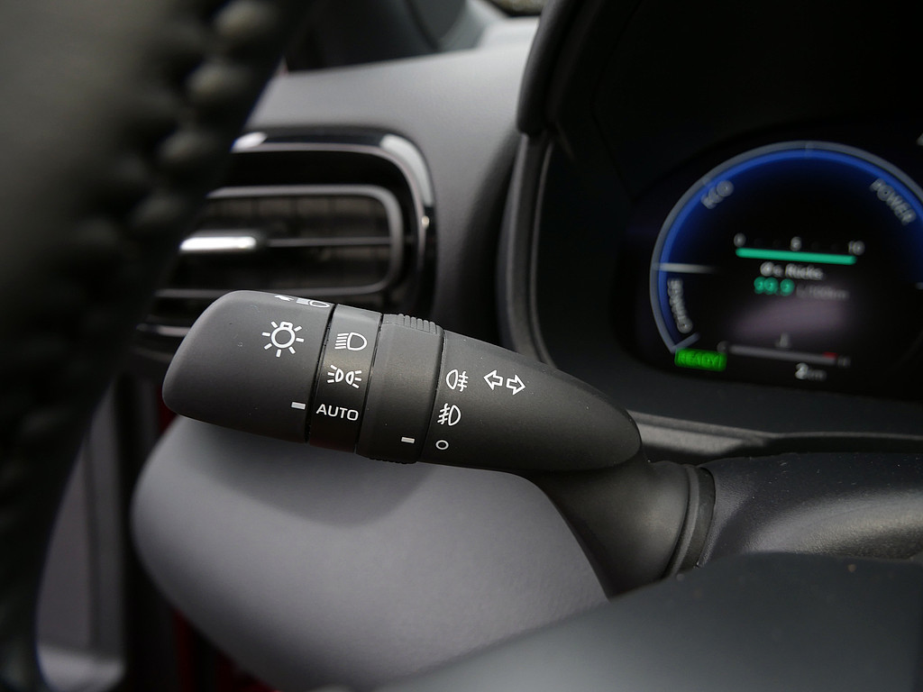 Fahrzeugansicht TOYOTA Yaris Hybrid 1.5 VVT-i Style Plus - Bild 27