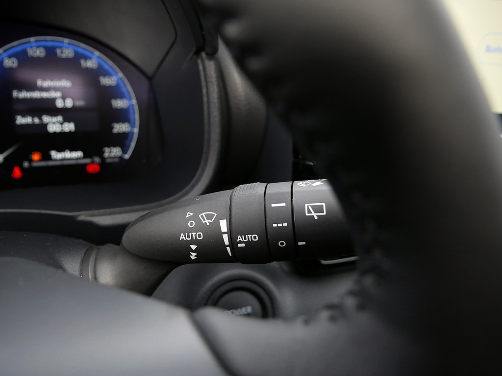 Fahrzeugansicht TOYOTA Yaris Hybrid 1.5 VVT-i Style Plus - Bild 28