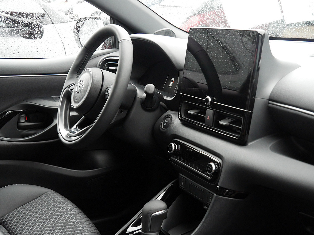 Fahrzeugansicht TOYOTA Yaris Hybrid 1.5 VVT-i Style Plus - Bild 34