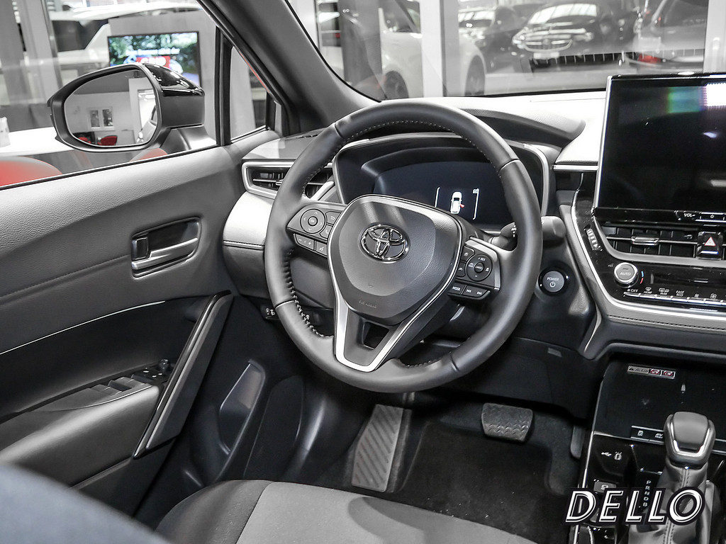 Fahrzeugansicht TOYOTA Corolla Cross 2.0 Hybrid FWD Team Deutschland - Bild 2