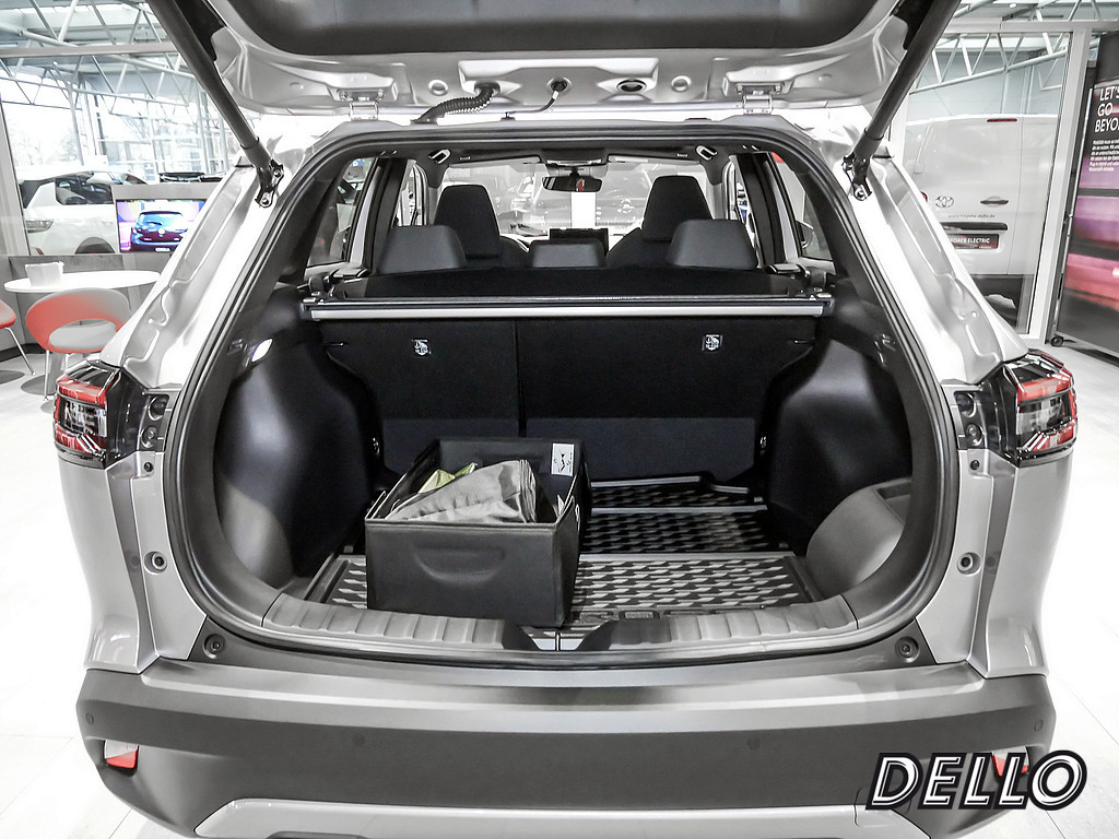 Fahrzeugansicht TOYOTA Corolla Cross 2.0 Hybrid FWD Team Deutschland - Bild 8