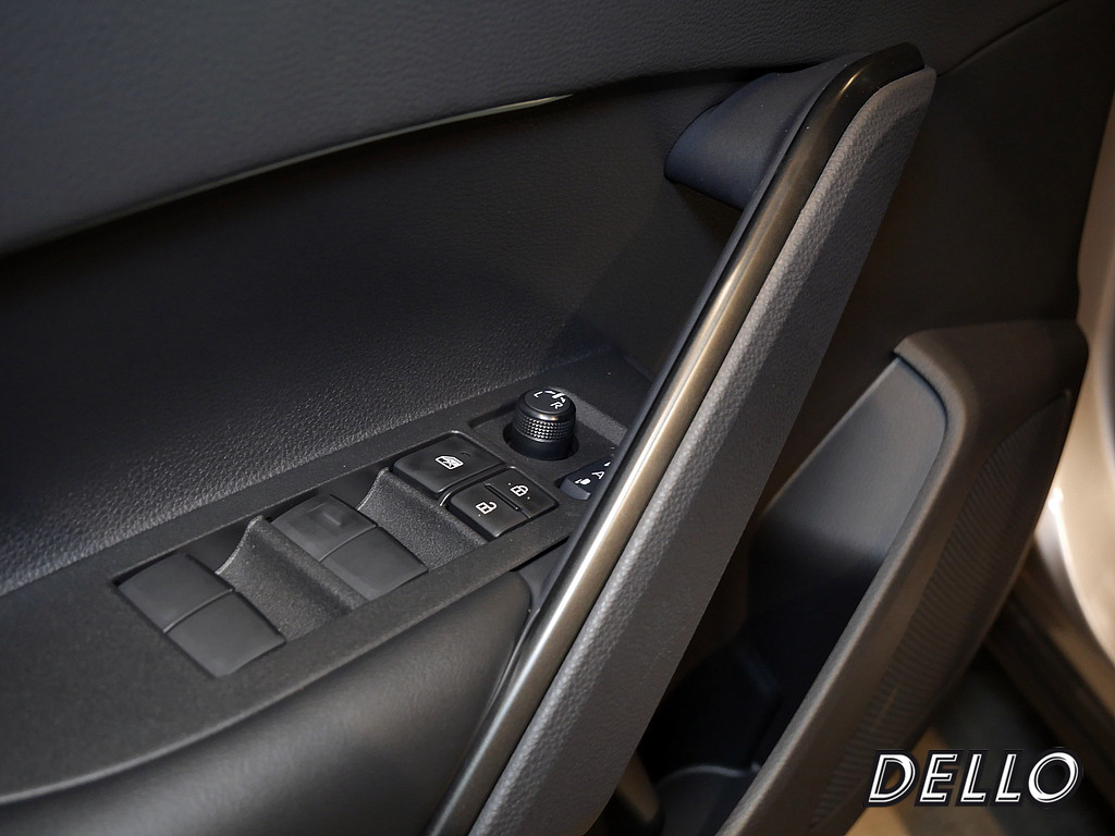 Fahrzeugansicht TOYOTA Corolla Cross 2.0 Hybrid FWD Team Deutschland - Bild 11