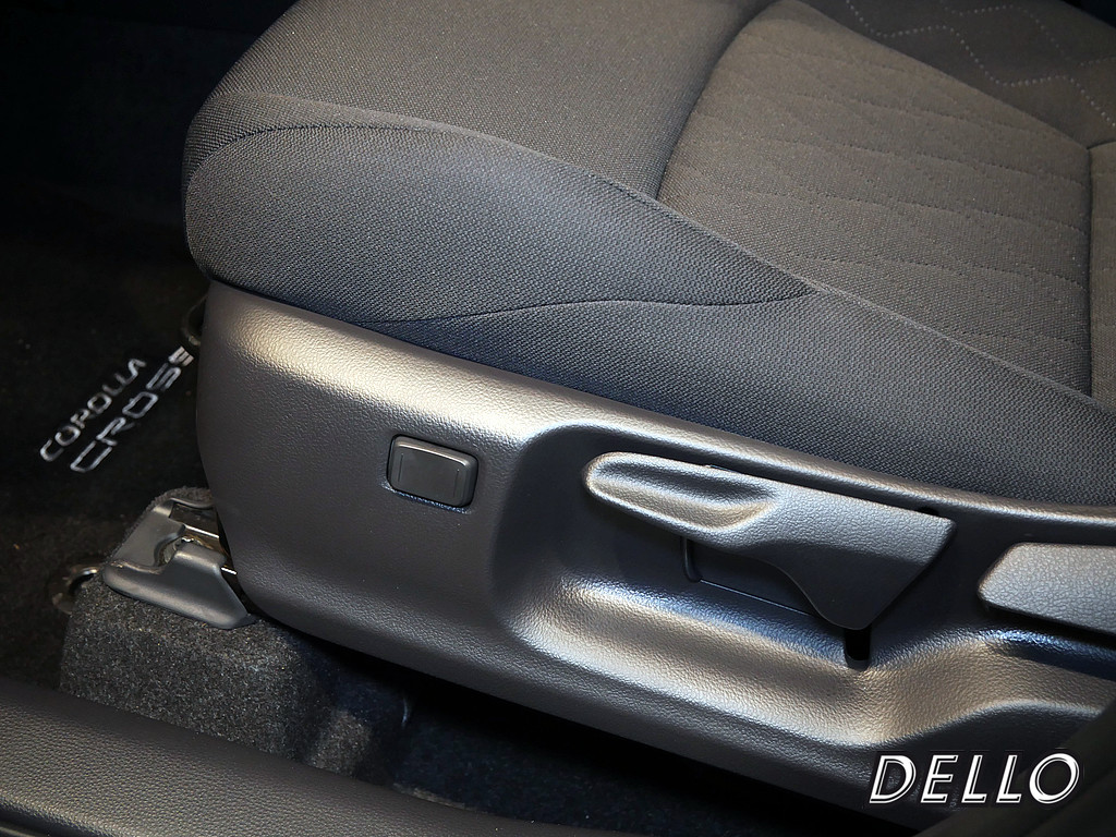 Fahrzeugansicht TOYOTA Corolla Cross 2.0 Hybrid FWD Team Deutschland - Bild 13