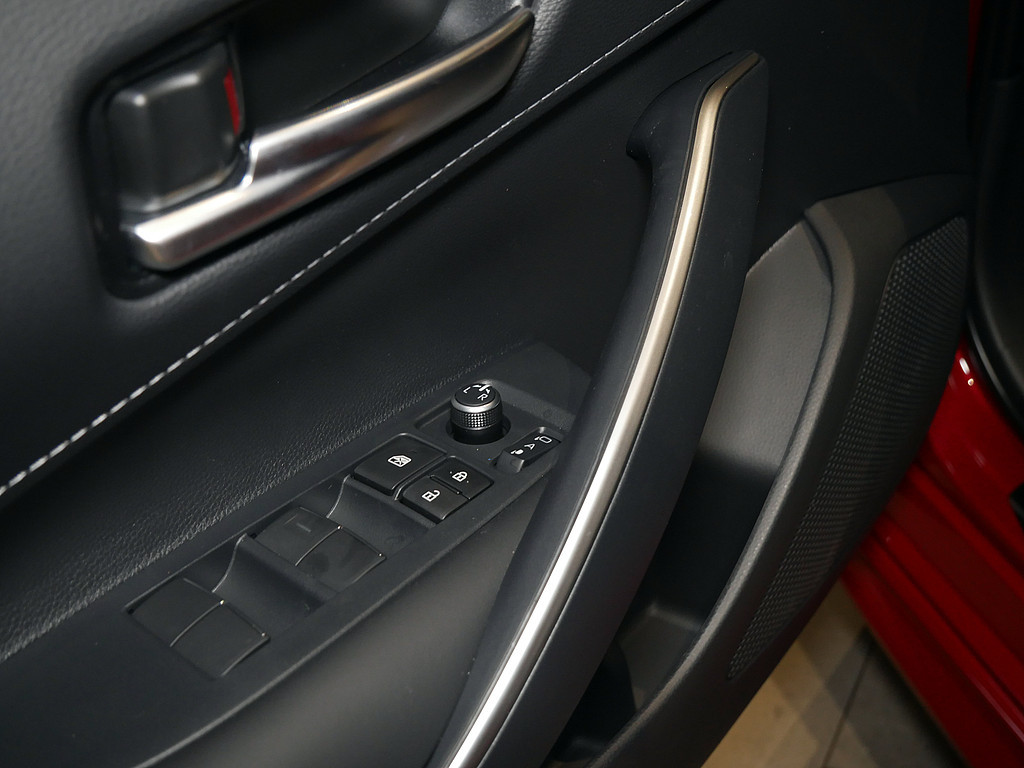 Fahrzeugansicht TOYOTA Corolla 2.0 Hybrid Teamplayer - Bild 8