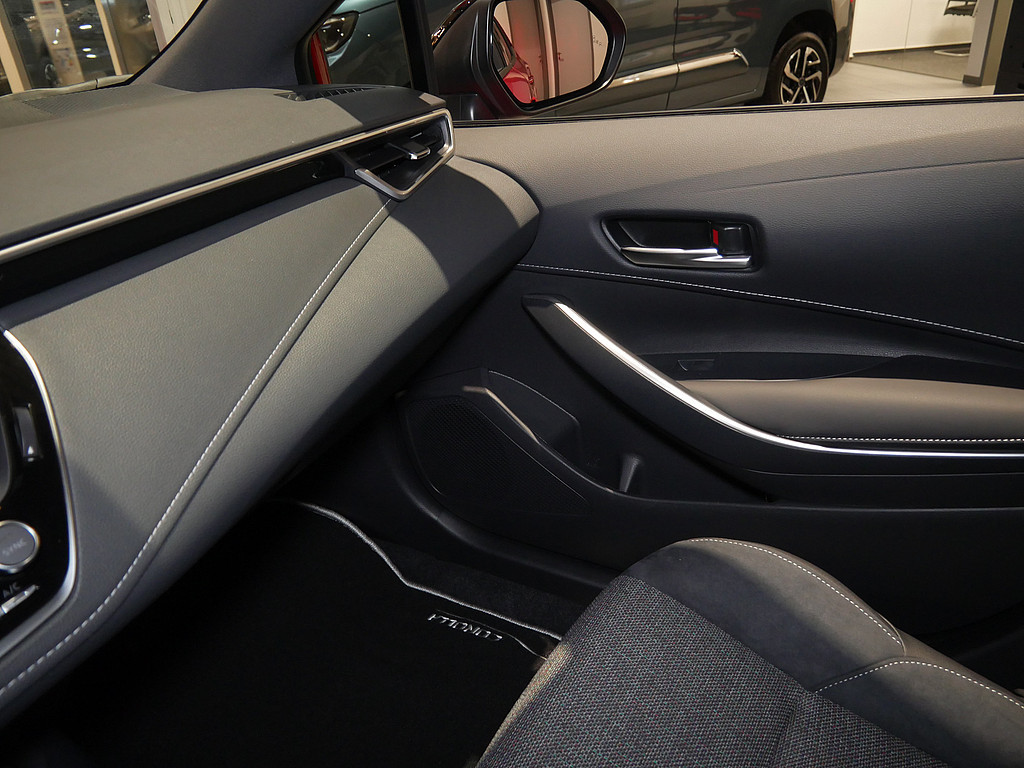 Fahrzeugansicht TOYOTA Corolla 2.0 Hybrid Teamplayer - Bild 24