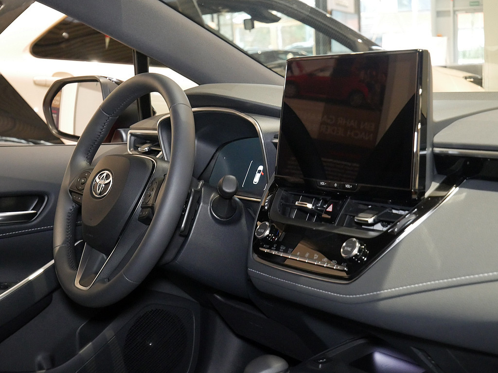 Fahrzeugansicht TOYOTA Corolla 2.0 Hybrid Teamplayer - Bild 28