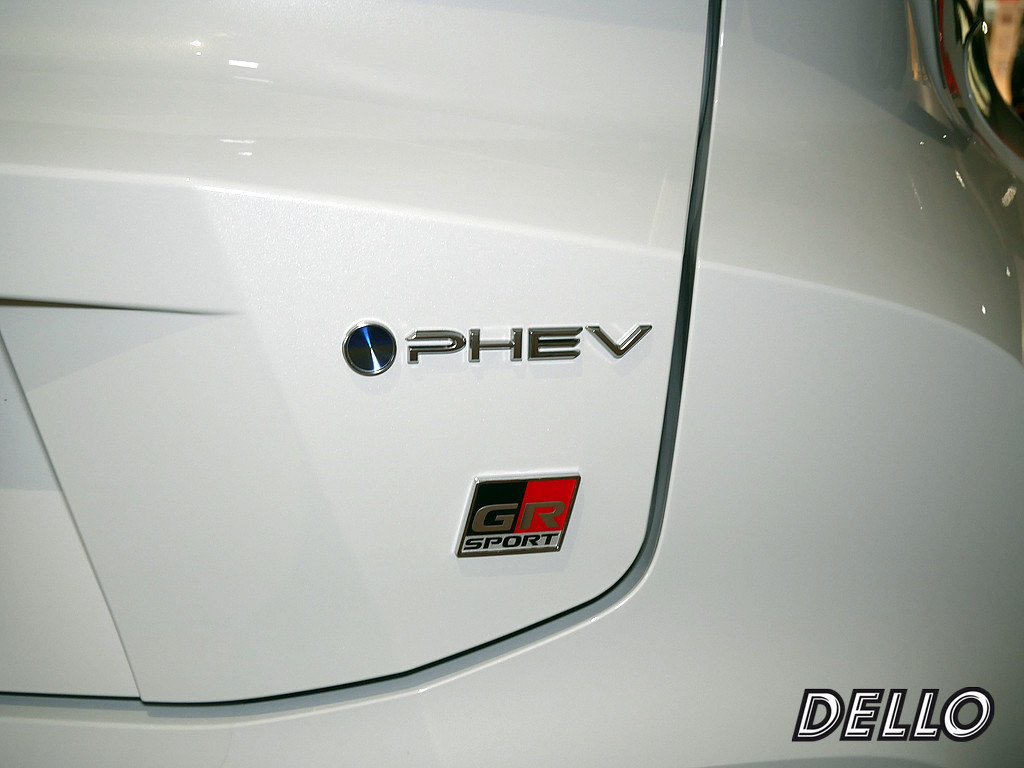 Fahrzeugansicht TOYOTA C-HR 2.0 Plug-In Hybrid FWD GR Sport - Bild 29