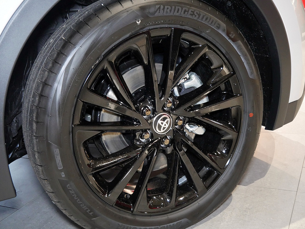 Fahrzeugansicht TOYOTA C-HR 2.0 Plug-In Hybrid FWD GR Sport - Bild 5