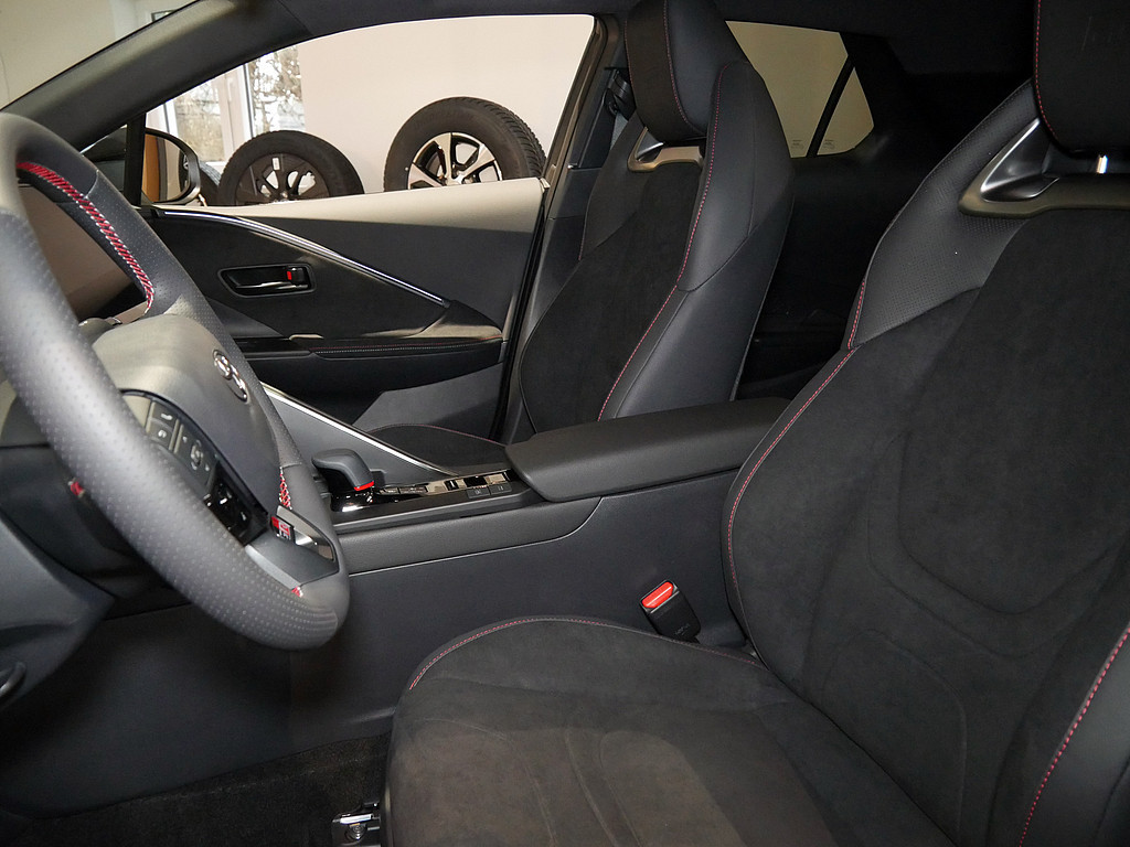 Fahrzeugansicht TOYOTA C-HR 2.0 Plug-In Hybrid FWD GR Sport - Bild 13