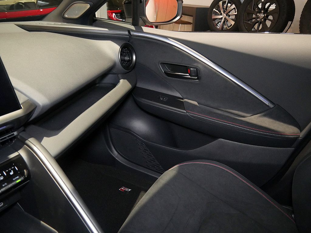 Fahrzeugansicht TOYOTA C-HR 2.0 Plug-In Hybrid FWD GR Sport - Bild 22