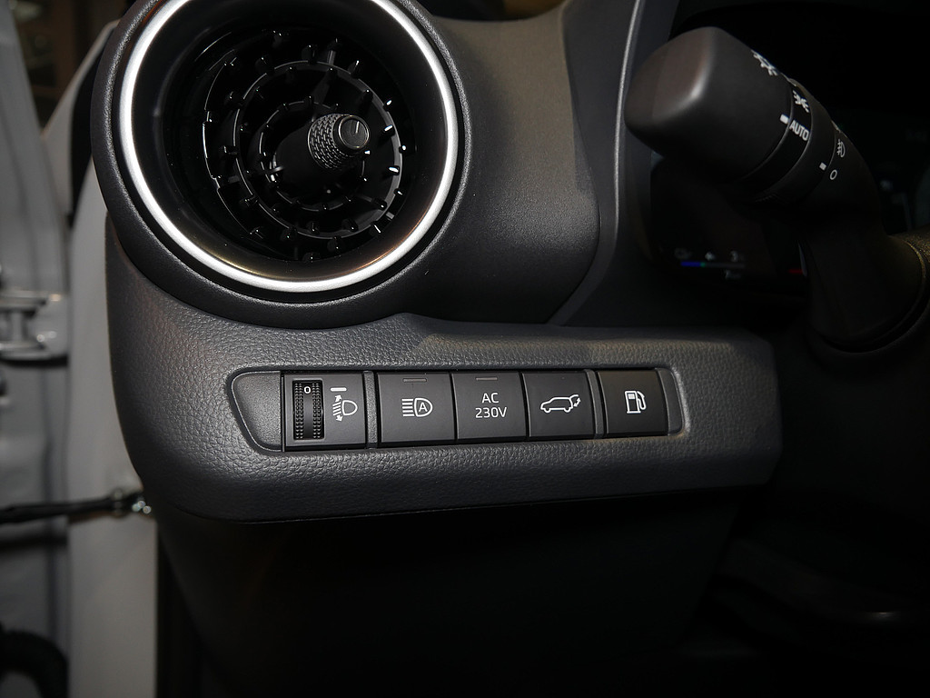 Fahrzeugansicht TOYOTA C-HR 2.0 Plug-In Hybrid FWD GR Sport - Bild 27