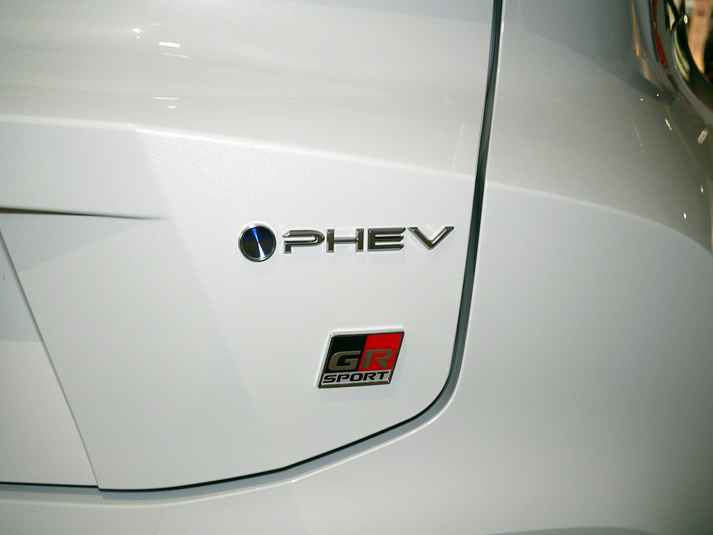 Fahrzeugansicht TOYOTA C-HR 2.0 Plug-In Hybrid FWD GR Sport - Bild 29