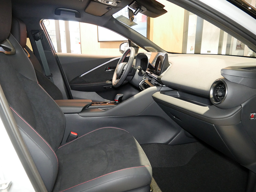 Fahrzeugansicht TOYOTA C-HR 2.0 Plug-In Hybrid FWD GR Sport - Bild 32