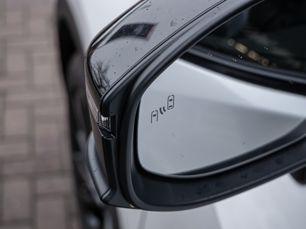 Fahrzeugansicht TOYOTA C-HR 2.0 Plug-In Hybrid FWD GR Sport - Bild 2