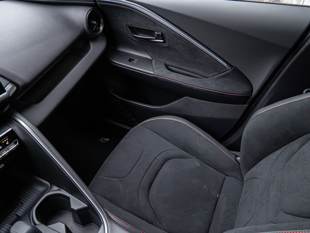 Fahrzeugansicht TOYOTA C-HR 2.0 Plug-In Hybrid FWD GR Sport - Bild 24