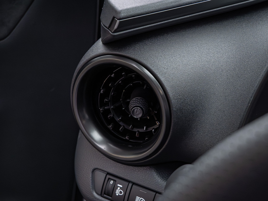 Fahrzeugansicht TOYOTA C-HR 2.0 Plug-In Hybrid FWD GR Sport - Bild 33