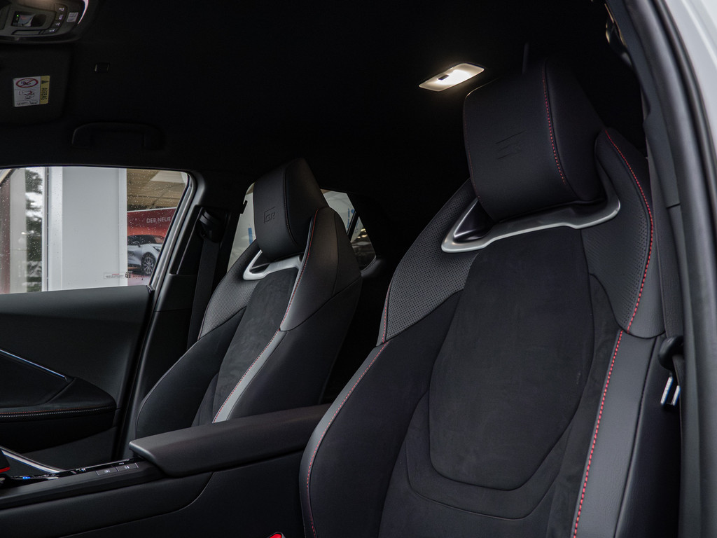 Fahrzeugansicht TOYOTA C-HR 2.0 Plug-In Hybrid FWD GR Sport - Bild 37