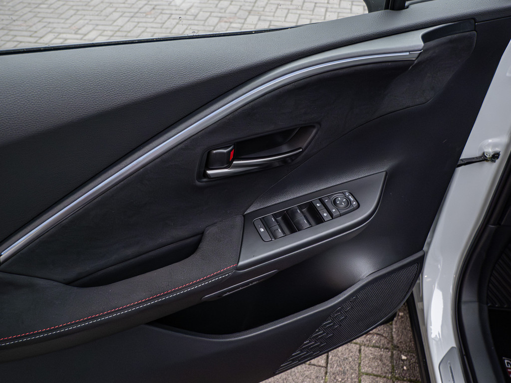 Fahrzeugansicht TOYOTA C-HR 2.0 Plug-In Hybrid FWD GR Sport - Bild 39