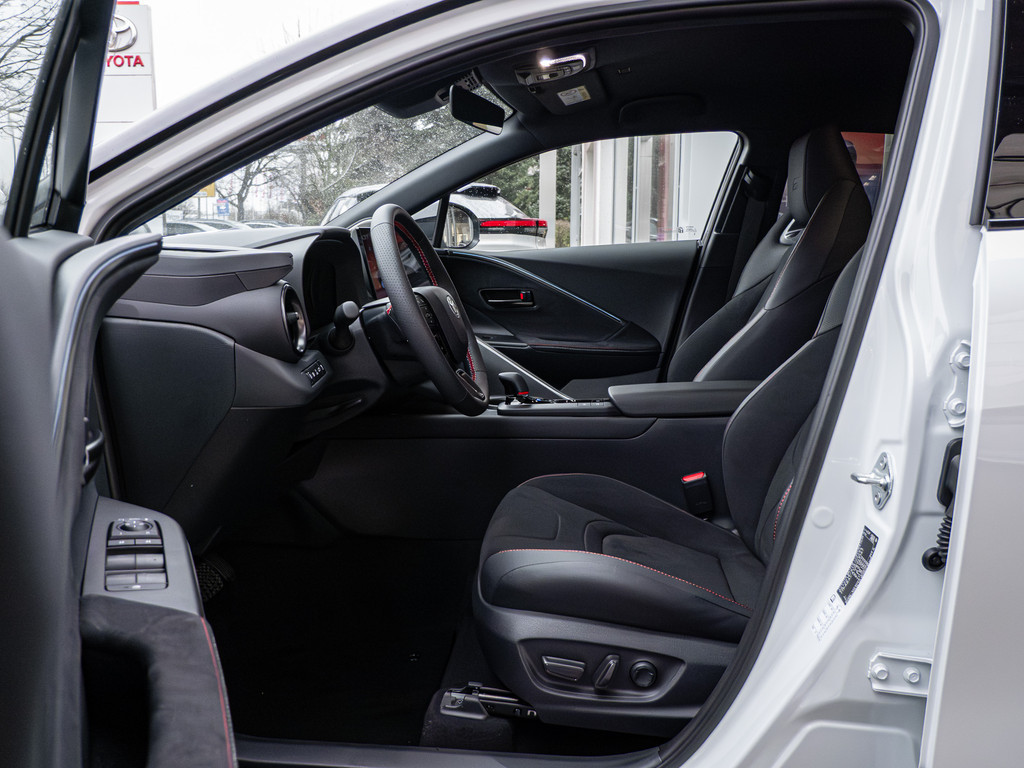 Fahrzeugansicht TOYOTA C-HR 2.0 Plug-In Hybrid FWD GR Sport - Bild 3