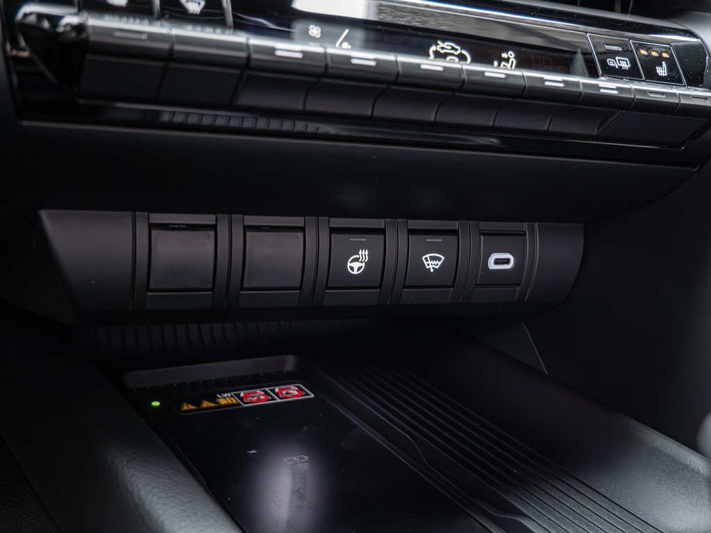 Fahrzeugansicht TOYOTA C-HR 2.0 Plug-In Hybrid FWD GR Sport - Bild 19