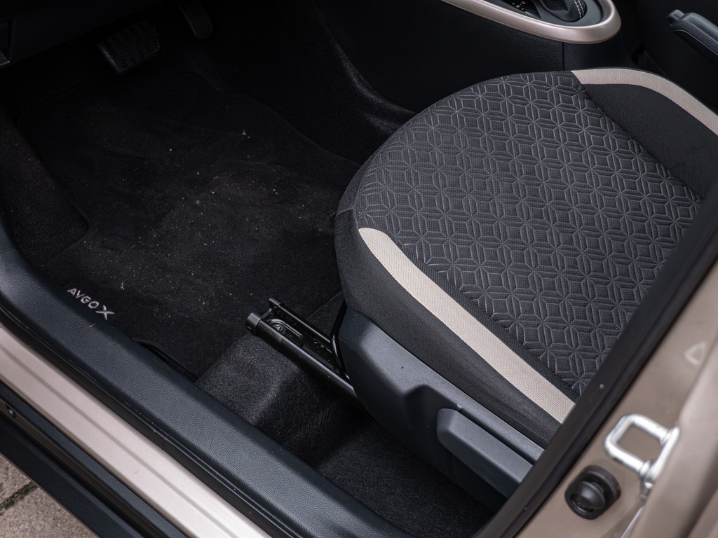 Fahrzeugansicht TOYOTA Aygo X 1.0 Pulse - Bild 28