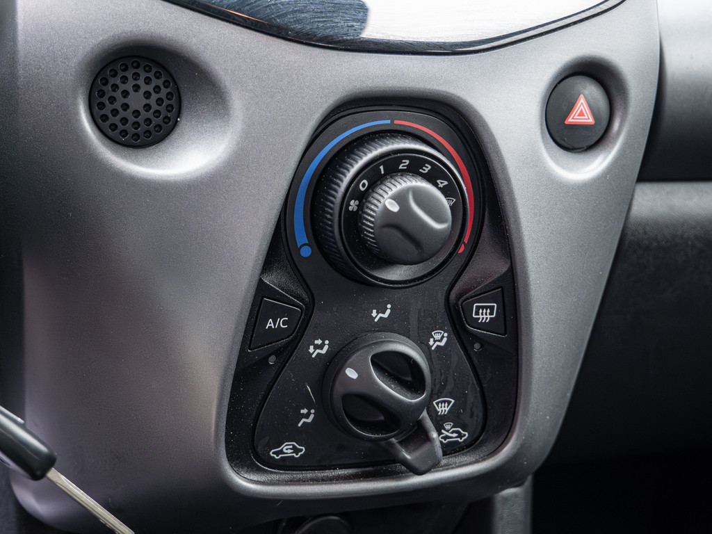 Fahrzeugansicht TOYOTA Aygo 1.0 Team D - Bild 19