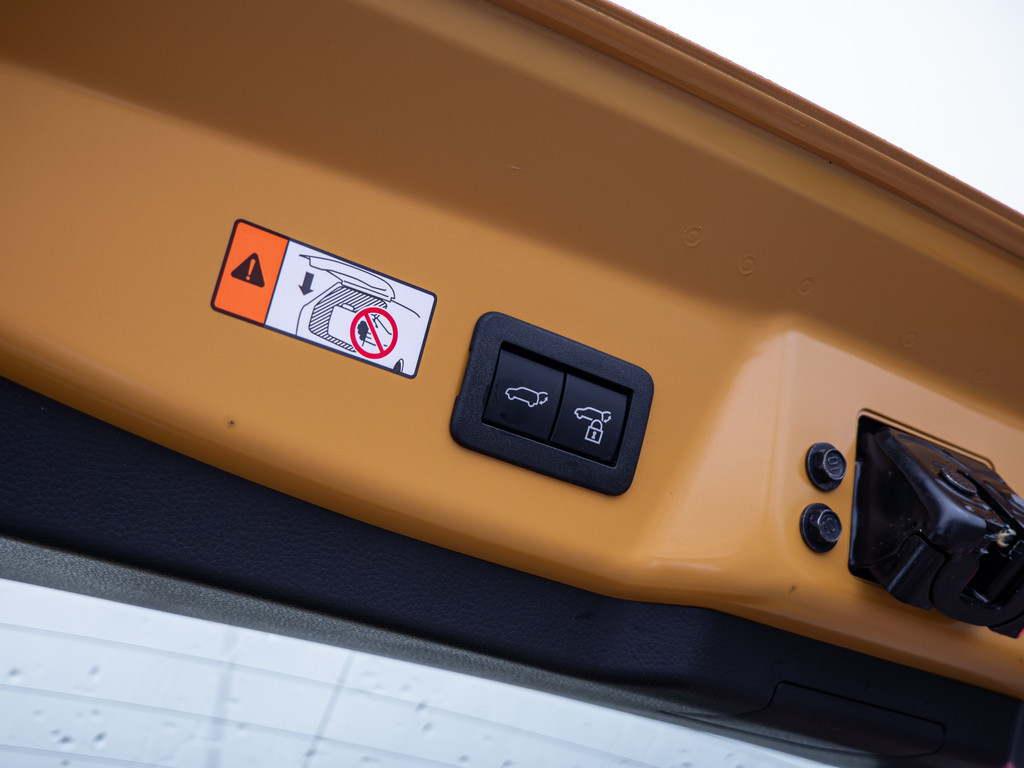 Fahrzeugansicht TOYOTA Prius Plug-in Hybrid Executive - Bild 6