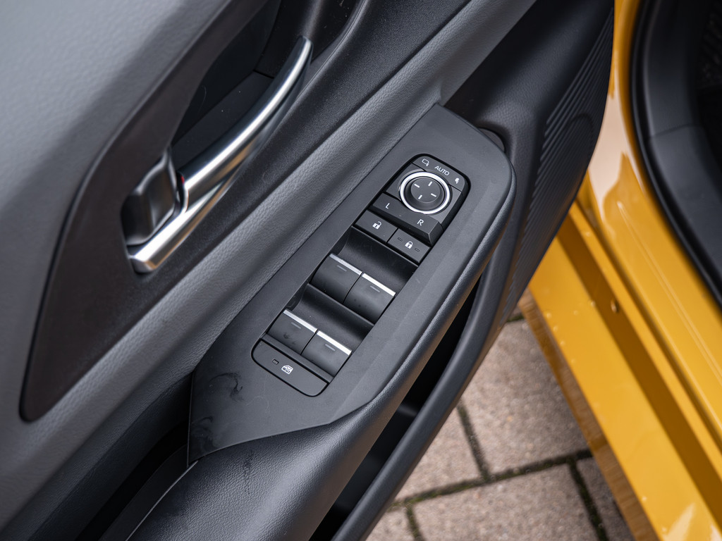 Fahrzeugansicht TOYOTA Prius Plug-in Hybrid Executive - Bild 37