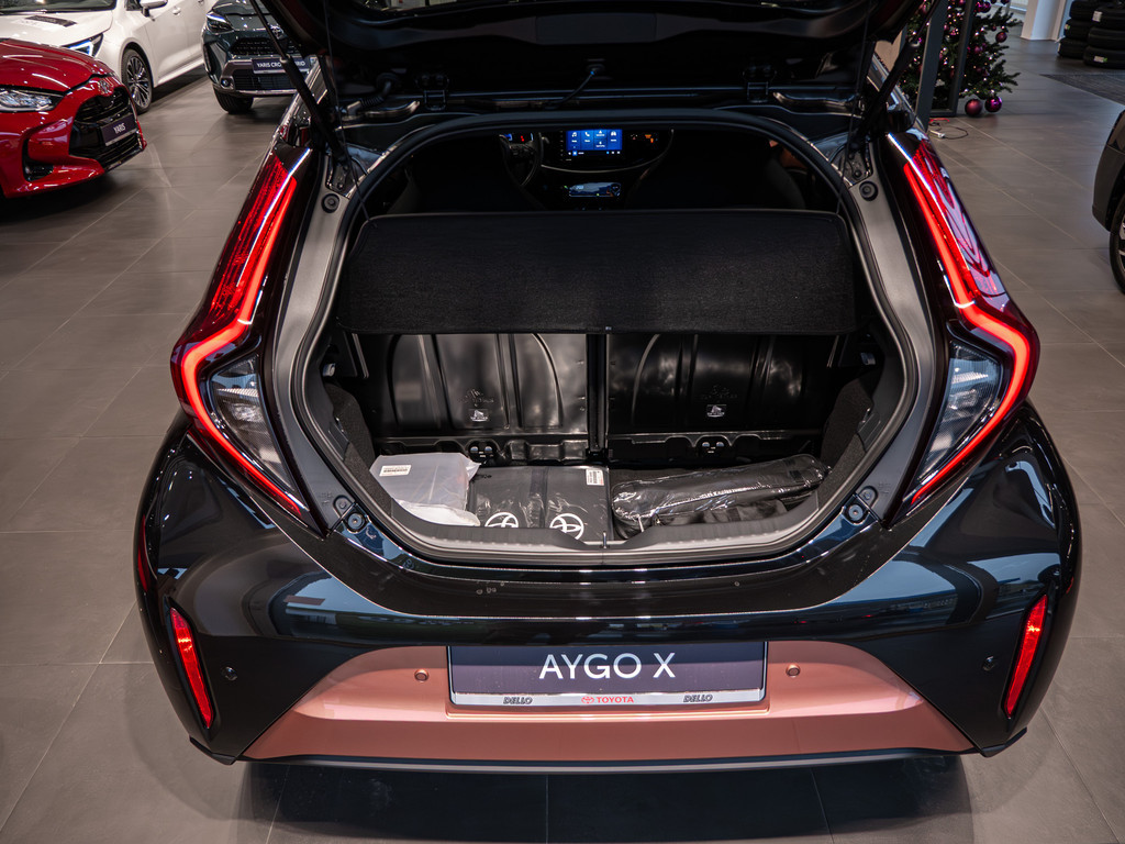Fahrzeugansicht TOYOTA Aygo X Hybrid Teamplayer - Bild 2