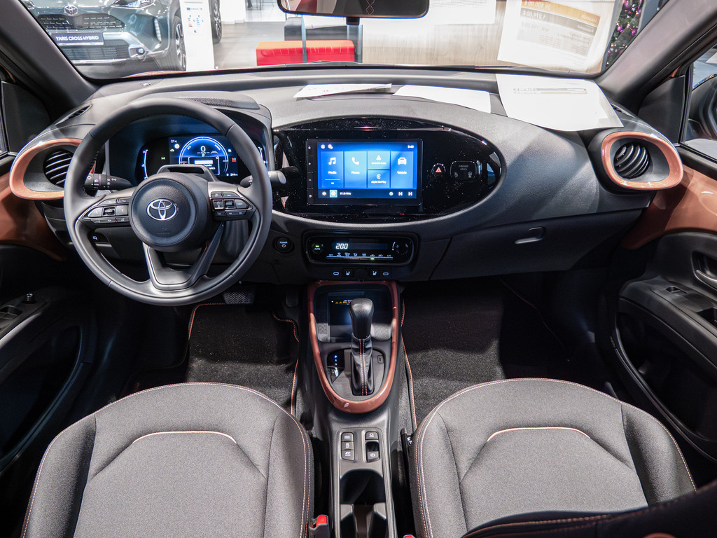 Fahrzeugansicht TOYOTA Aygo X Hybrid Teamplayer - Bild 6