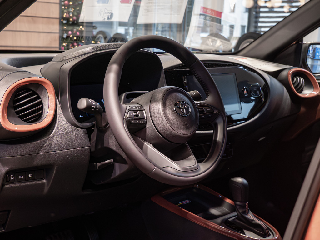 Fahrzeugansicht TOYOTA Aygo X Hybrid Teamplayer - Bild 32