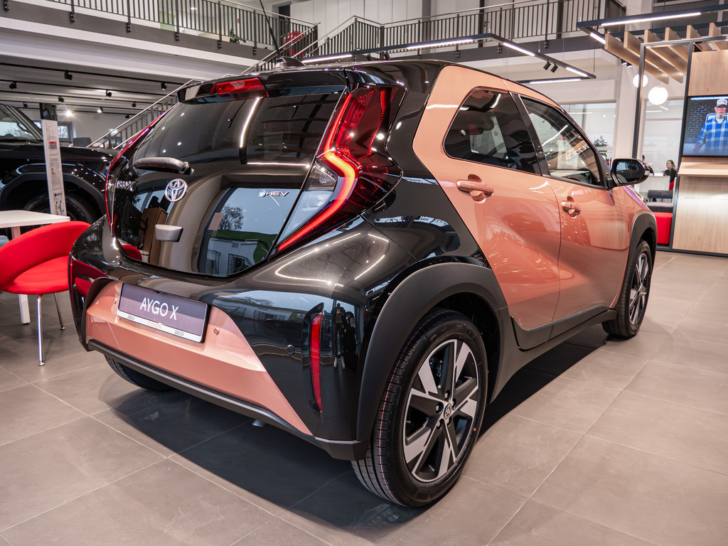 Fahrzeugansicht TOYOTA Aygo X Hybrid Teamplayer - Bild 34