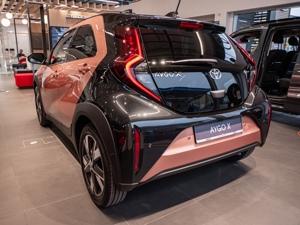Fahrzeugansicht TOYOTA Aygo X Hybrid Teamplayer - Bild 38