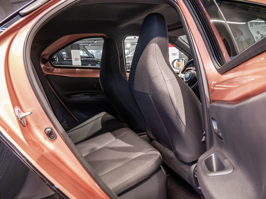 Fahrzeugansicht TOYOTA Aygo X Hybrid Teamplayer - Bild 42