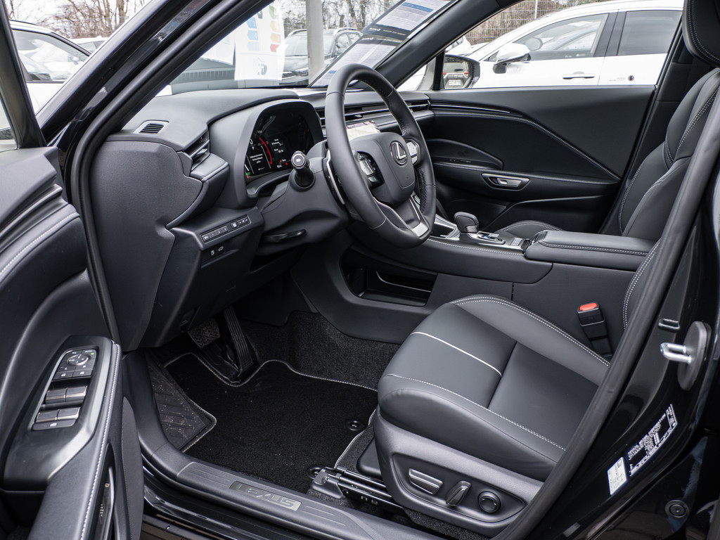 Fahrzeugansicht LEXUS LBX Relax - Bild 7