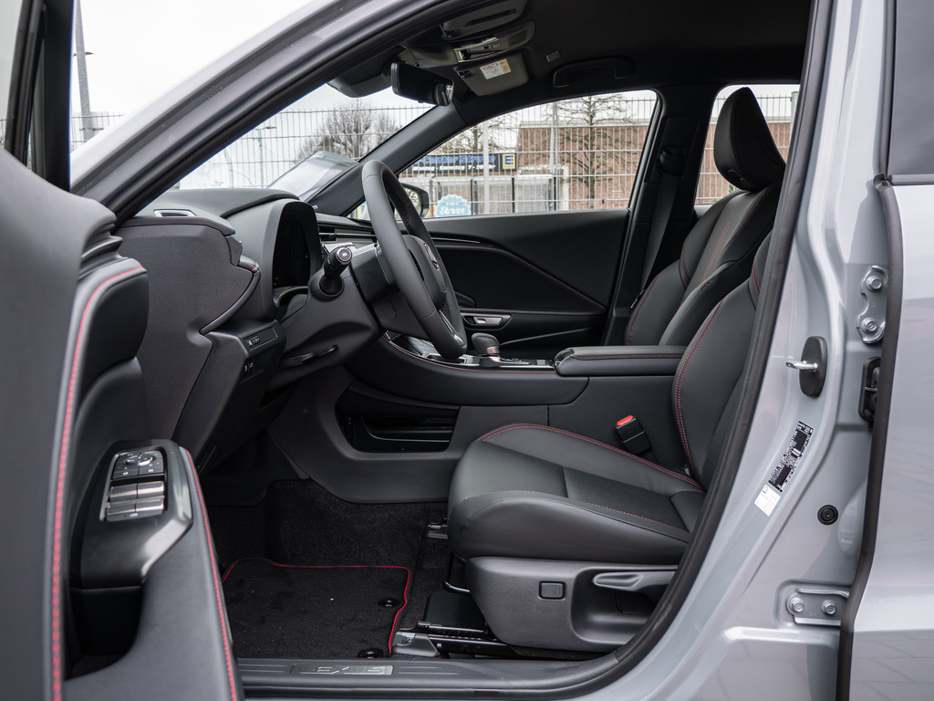 Fahrzeugansicht LEXUS LBX Elegant Black Ed. - Bild 3