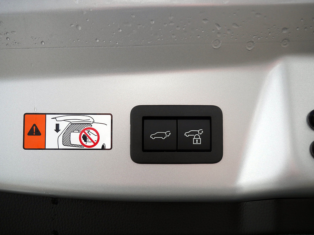 Fahrzeugansicht TOYOTA Prius 2.0 Plug-in Hybrid Executive - Bild 3