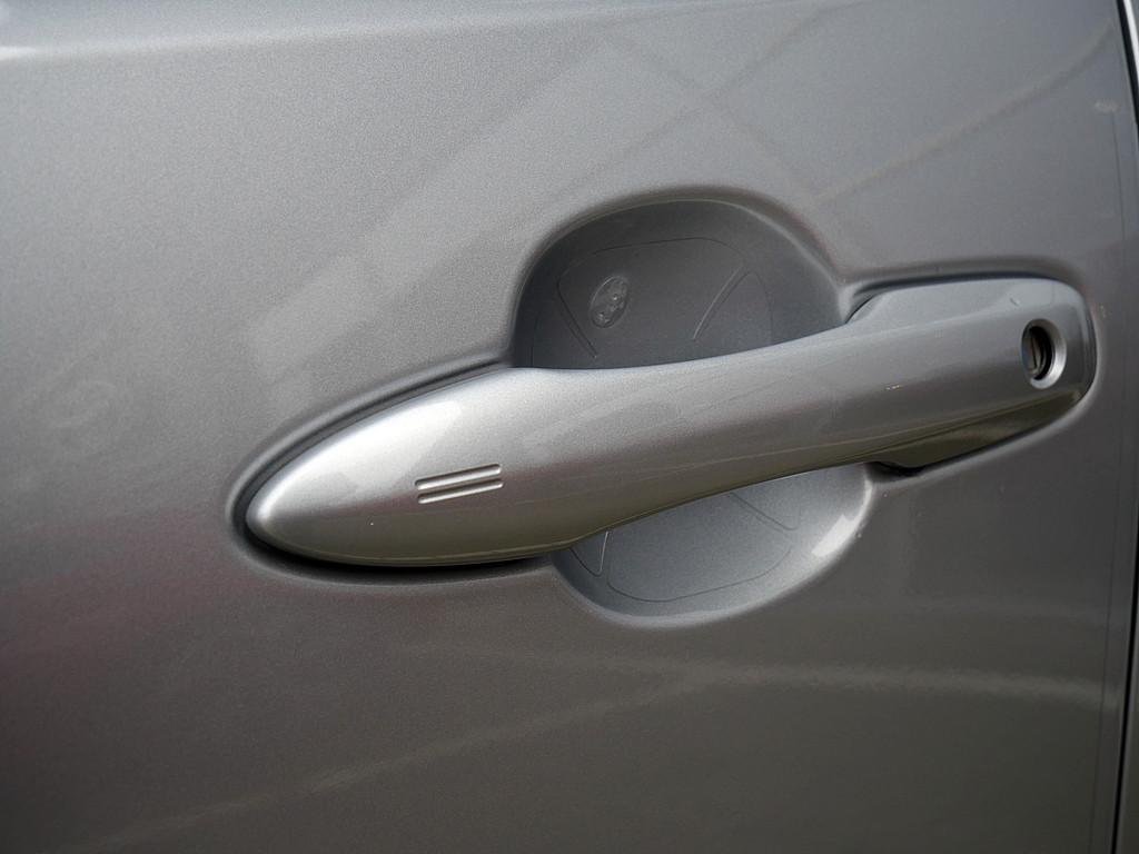 Fahrzeugansicht TOYOTA Prius 2.0 Plug-in Hybrid Executive - Bild 5