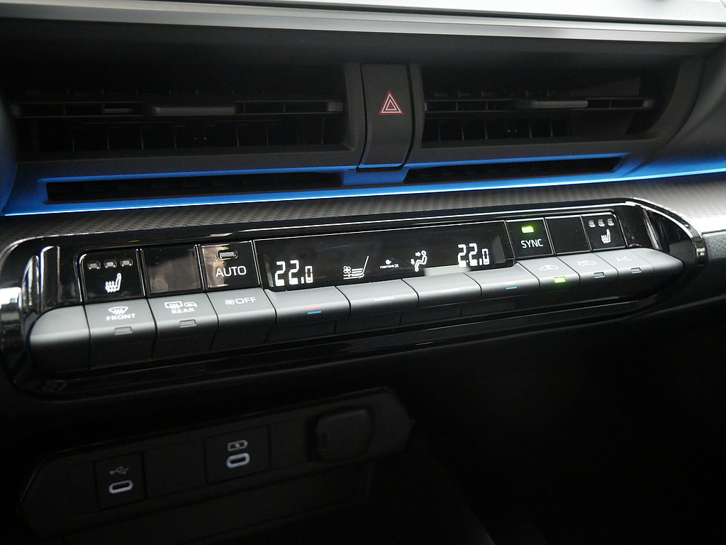 Fahrzeugansicht TOYOTA Prius 2.0 Plug-in Hybrid Executive - Bild 17