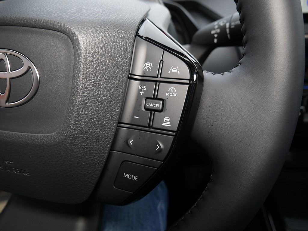 Fahrzeugansicht TOYOTA Prius 2.0 Plug-in Hybrid Executive - Bild 24