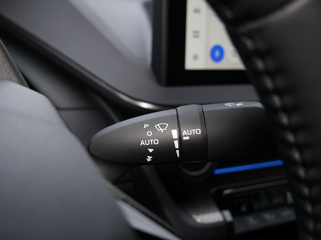 Fahrzeugansicht TOYOTA Prius 2.0 Plug-in Hybrid Executive - Bild 26