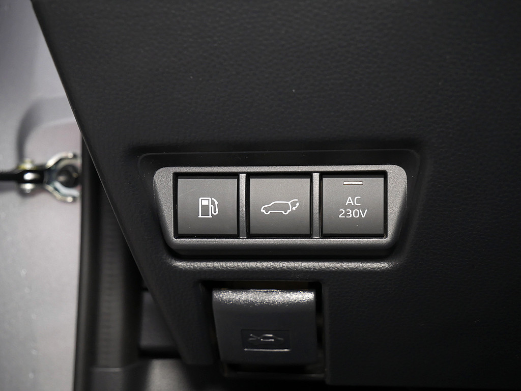 Fahrzeugansicht TOYOTA Prius 2.0 Plug-in Hybrid Executive - Bild 29