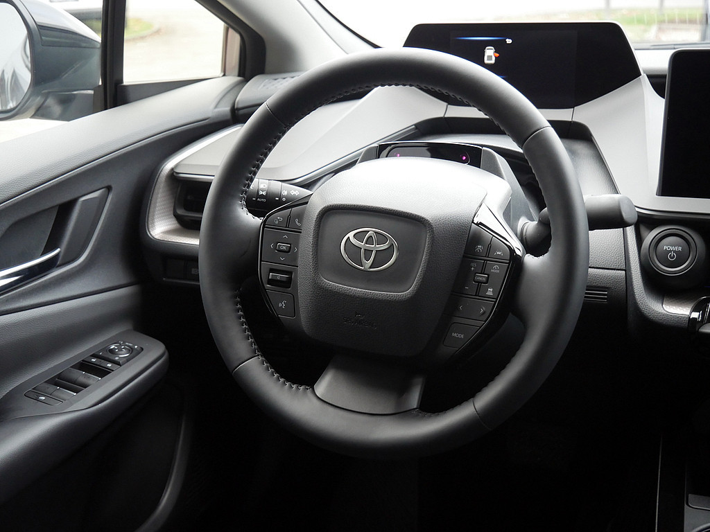 Fahrzeugansicht TOYOTA Prius 2.0 Plug-in Hybrid Executive - Bild 40