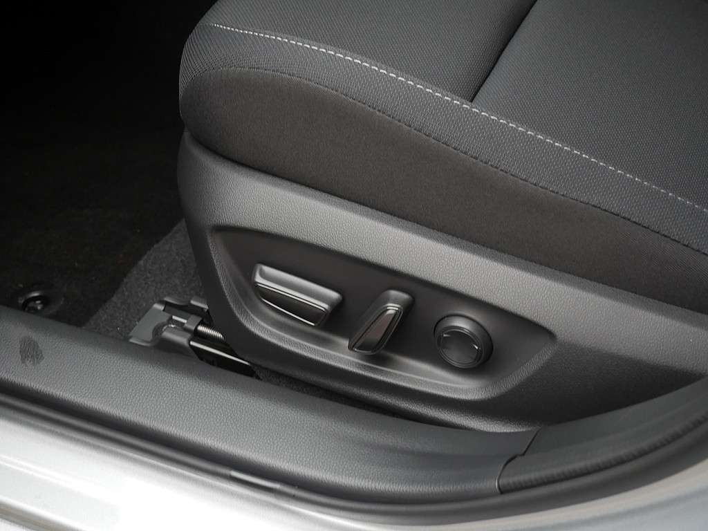 Fahrzeugansicht TOYOTA Prius 2.0 Plug-in Hybrid Executive - Bild 9