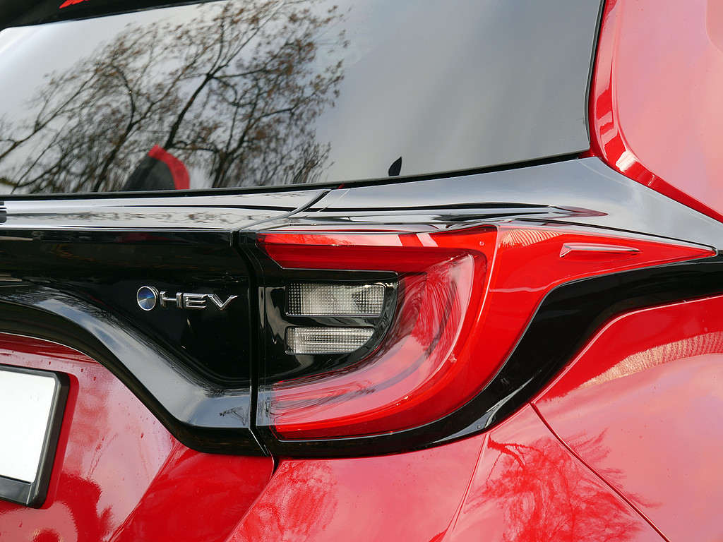 Fahrzeugansicht TOYOTA Yaris Hybrid 1.5 VVT-iE Teamplayer - Bild 31