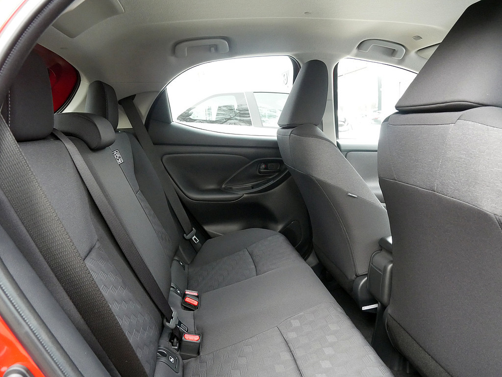 Fahrzeugansicht TOYOTA Yaris Hybrid 1.5 VVT-iE Teamplayer - Bild 37